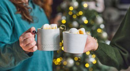 11 Hot Christmas Cocktails for a Cozy Holiday Indulgence