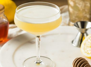 How to Make the Perfect Bee's Knees Cocktail